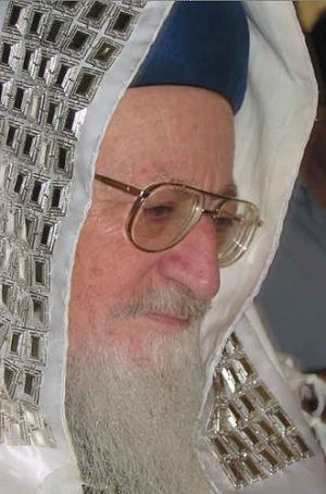 330px-Rav Mordechai Eliyahu.jpg